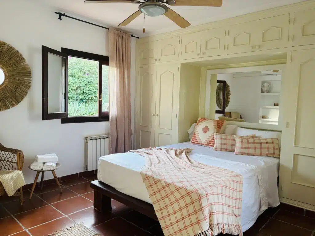 Gothia Villa Ibiza Chambre 2 fenêtre